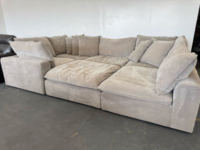 COSTCO SEREEN MODULAR SECTIONAL SOFA COUCH & OTTOMAN