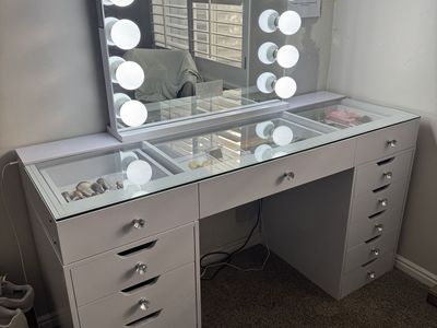 BEAUTIFUL MAKEUP VANITY