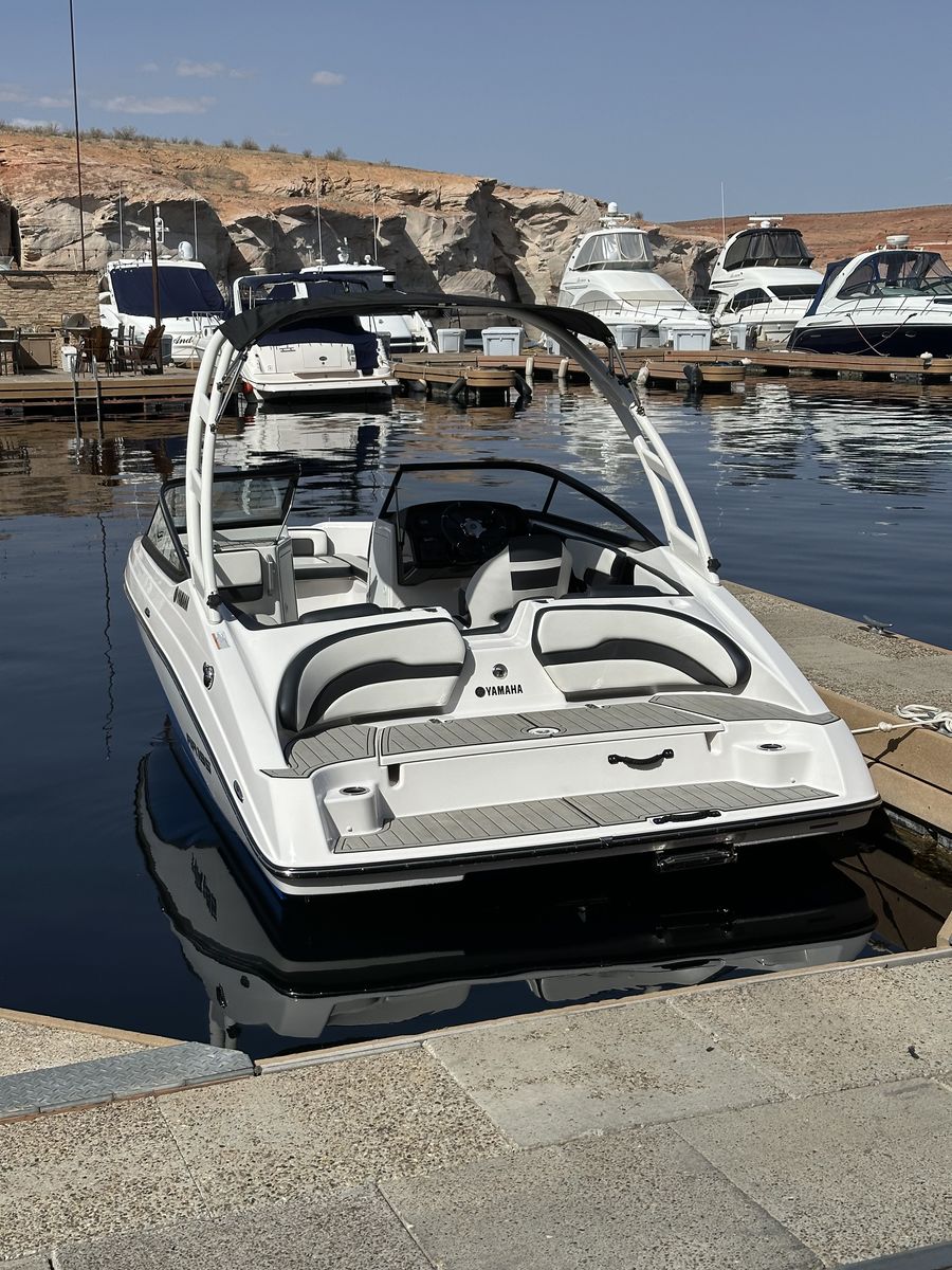Yamaha 2024 AR195 boat