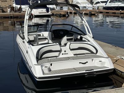 Yamaha 2024 AR195 boat