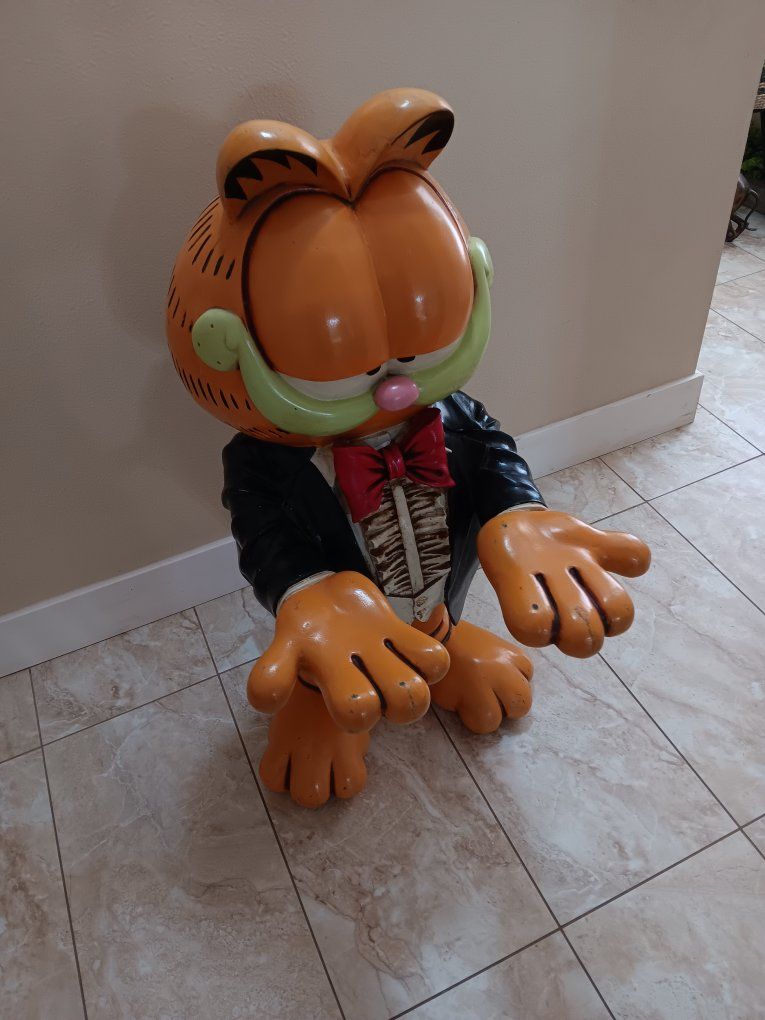 Vintage Garfield Statue in Tuxedo - Large Fiberglass Collectible Figure