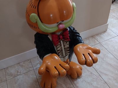 Vintage Garfield Statue in Tuxedo - Large Fiberglass Collectible Figure