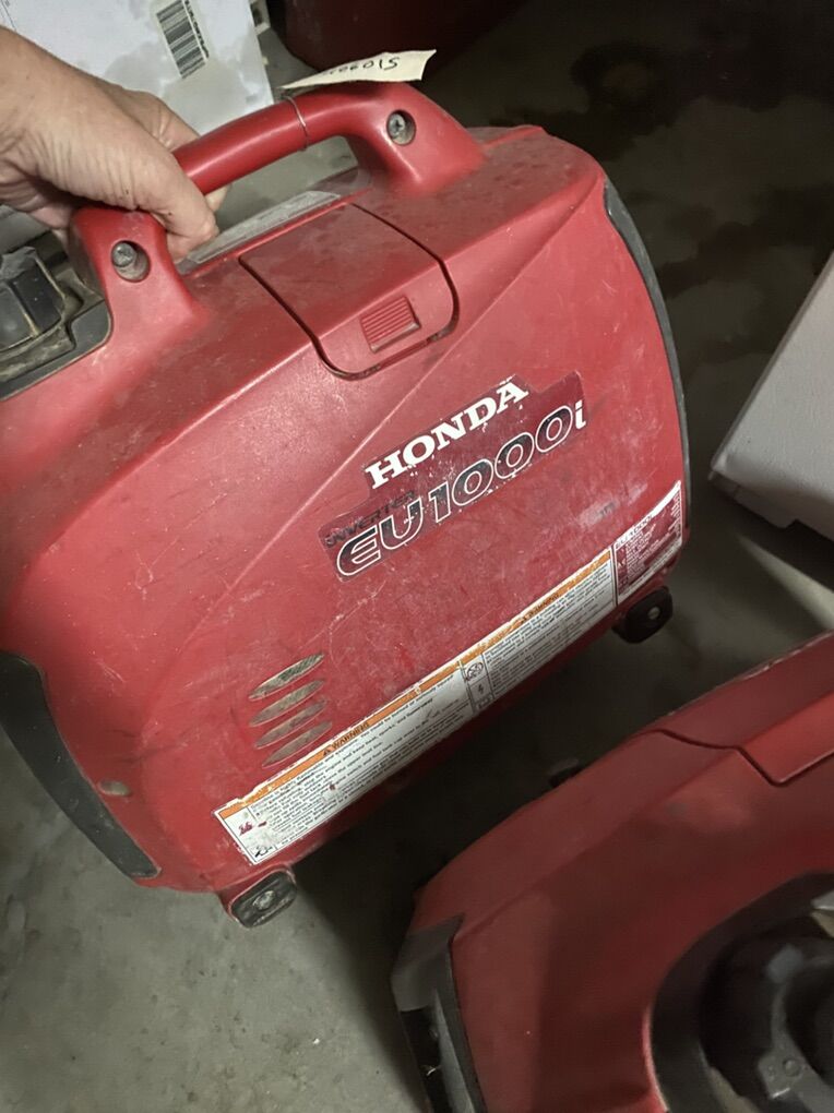 2 Honda Inverter Generator, 1000