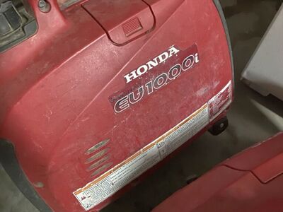 2 Honda Inverter Generator, 1000