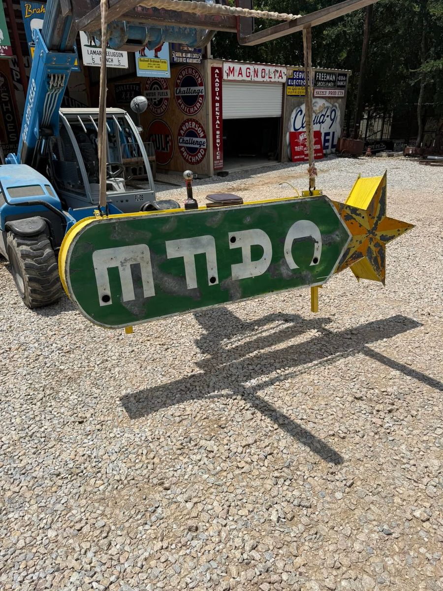 WANTED.. OLD SIGNS, NEON CANS, POLE SIGNS