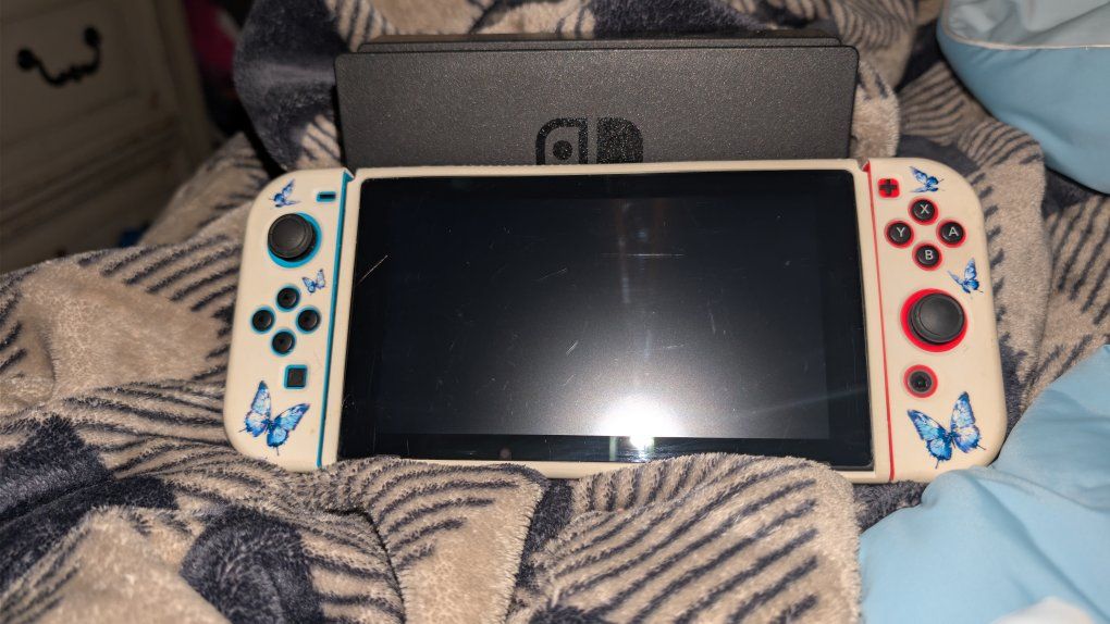 Nintendo Switch OLED Model Custom Butterfly White Joy-Cons Dock Console Used
