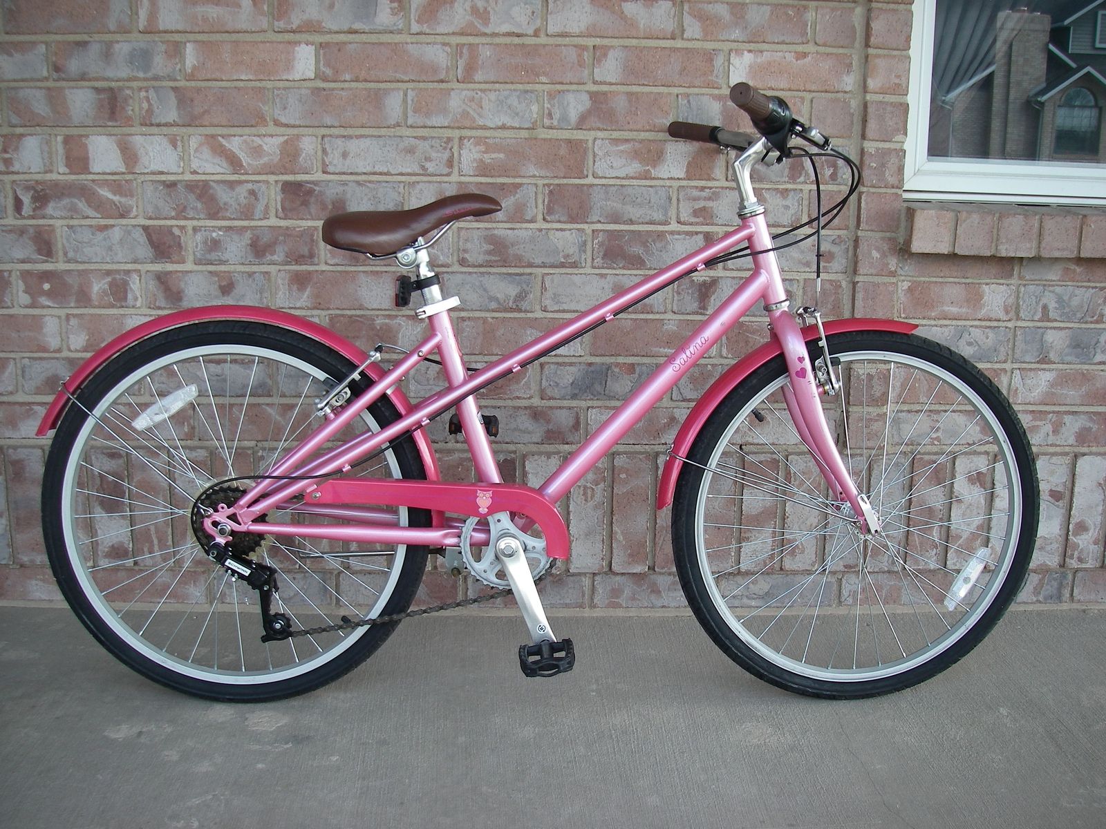 2021 Girl's 24" SCHWINN SALINA Flat-Bar Road / Street Bike, Classic MIXTE Frame, 7 Speed, Fenders, Pink