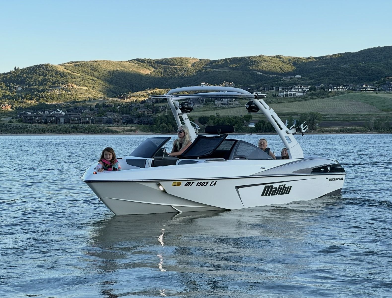 Malibu Wakesetter 23 LSV Surf Boat.