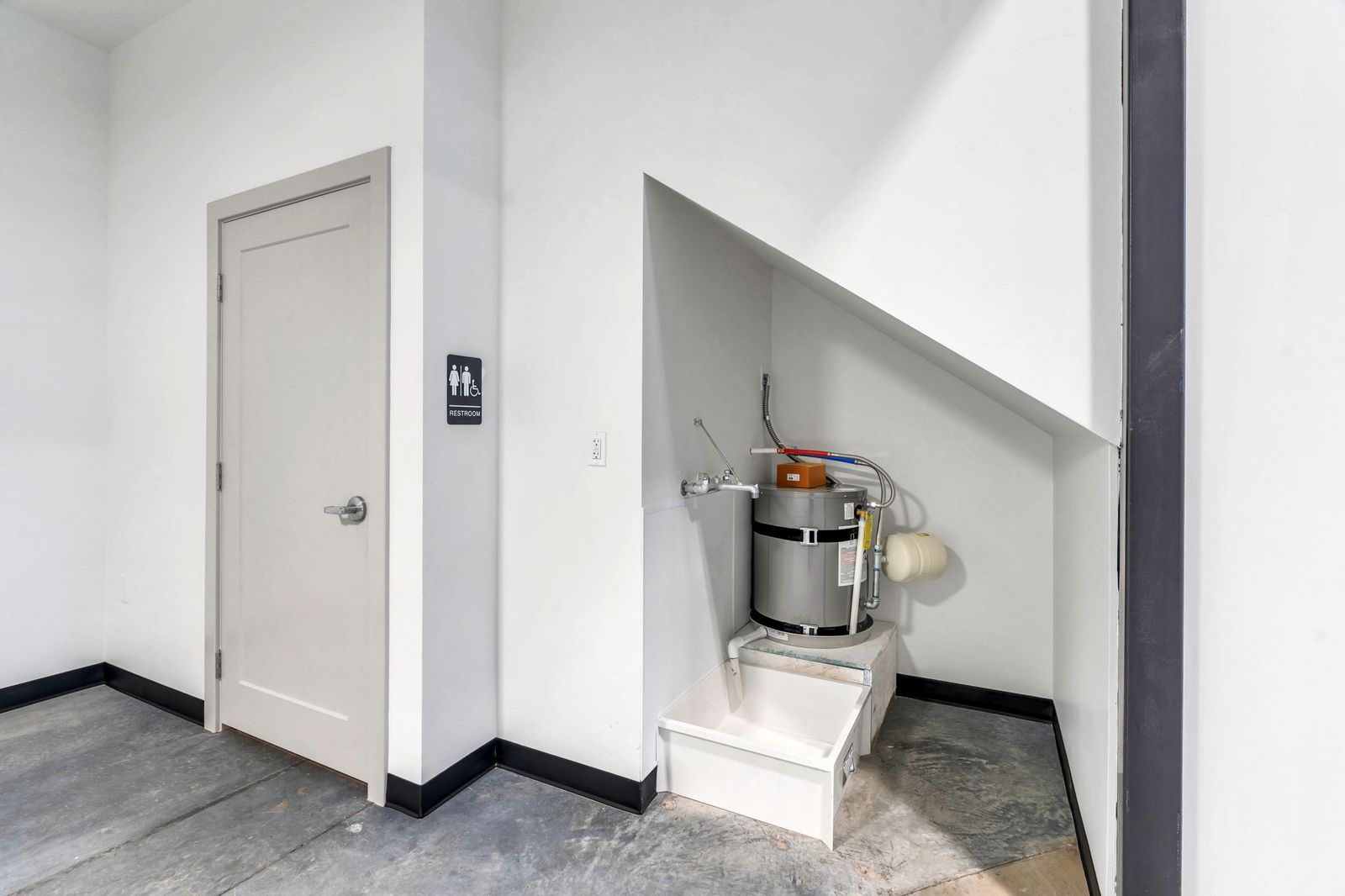 Main image 8