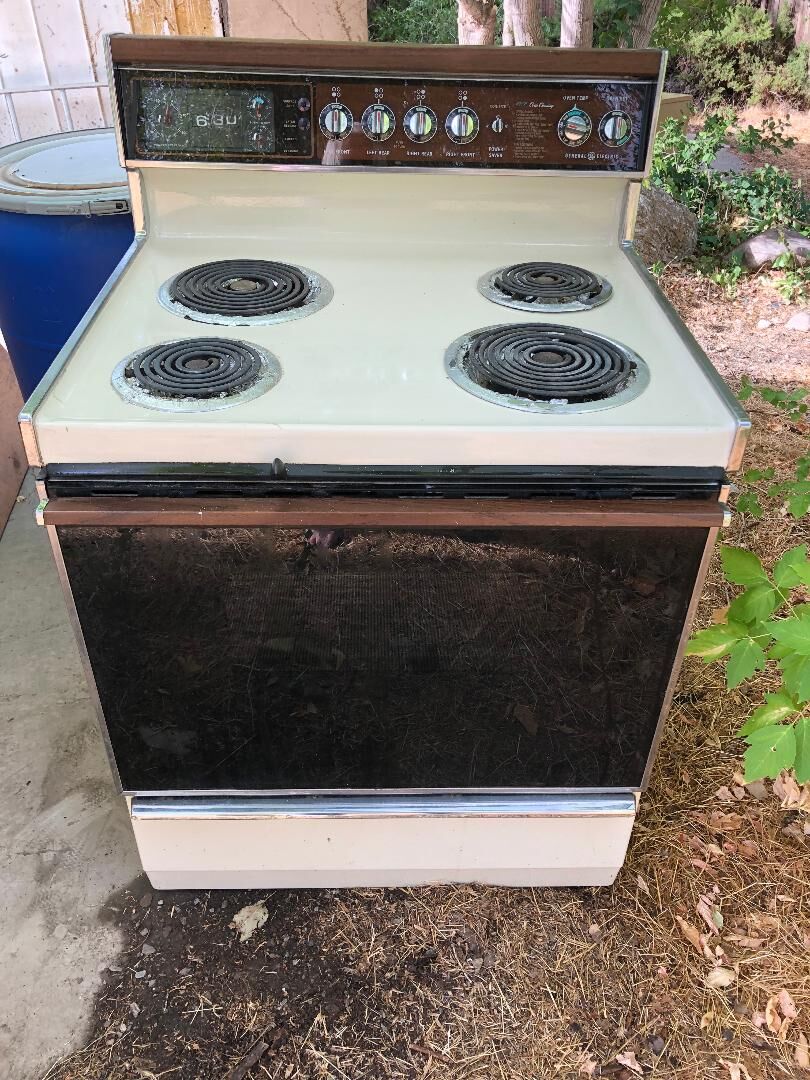 GE Almond Electric Range (Self Cleaning)