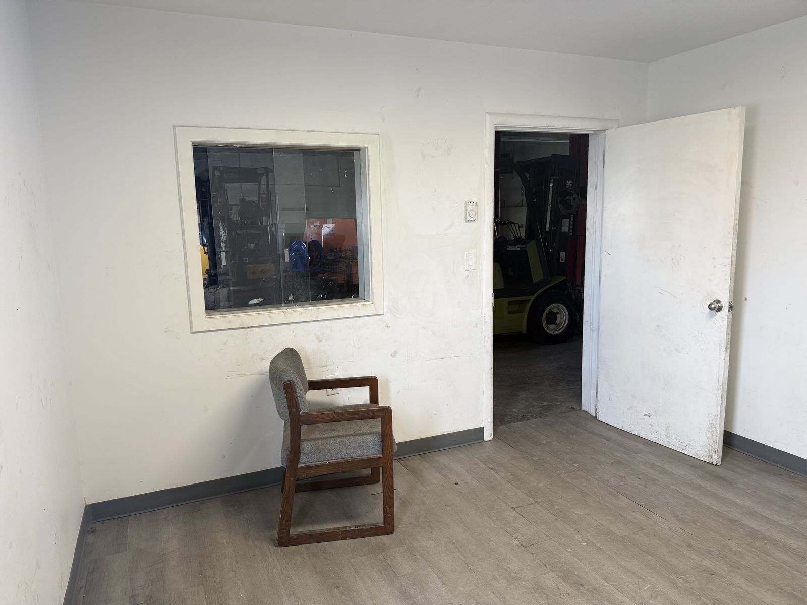 Main image 10