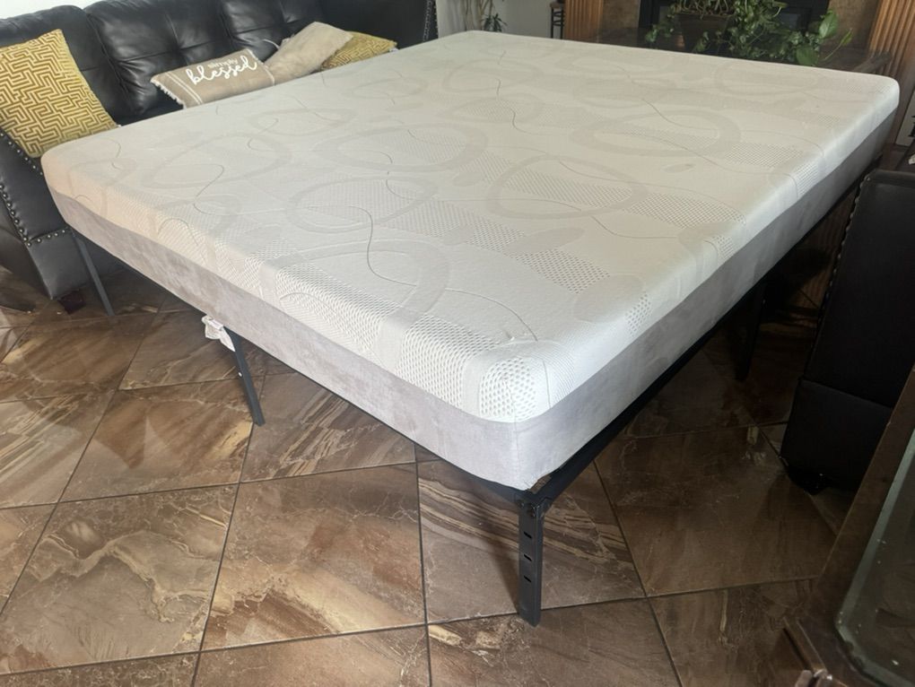 King Bed Matress And Frame Clean Great Condition