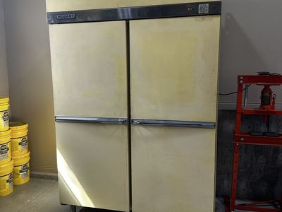 Hobart Commercial Upright Freezer/Refrigerator - Dual Functionality, Excellent Condition