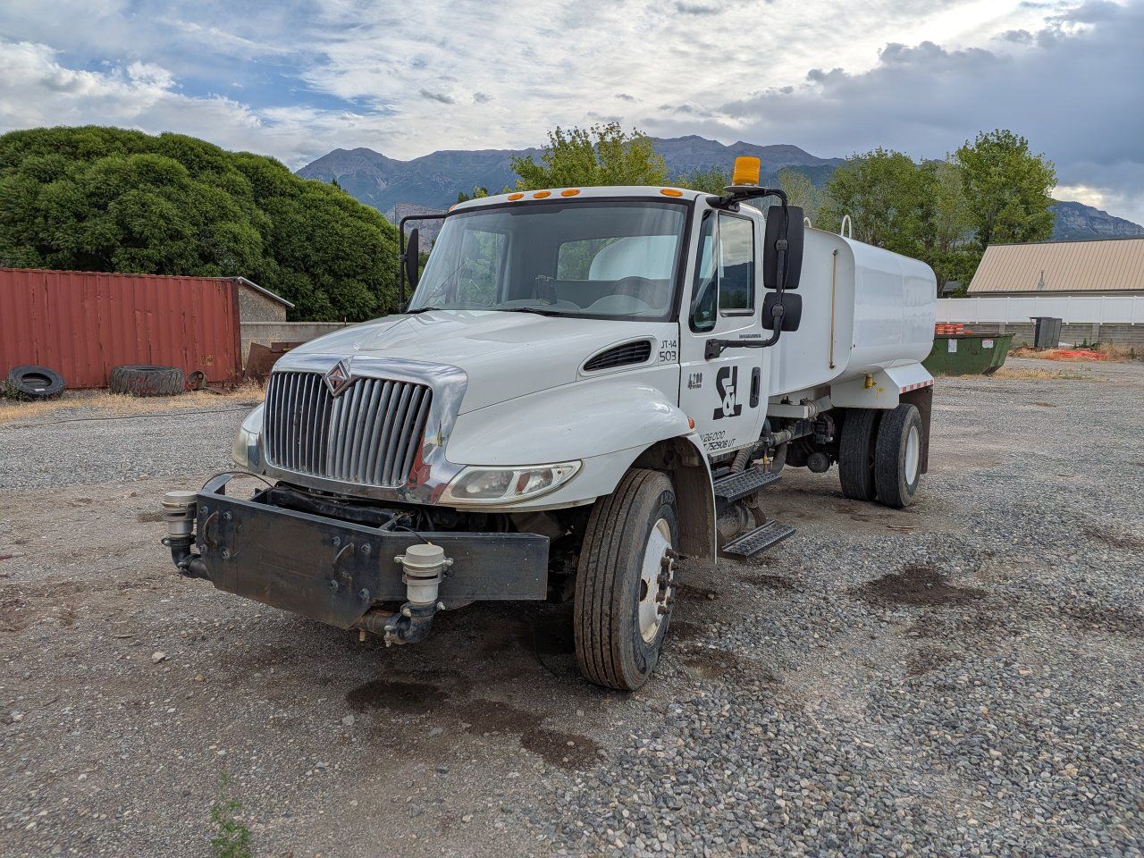 International 4200 SBA 4X2 Water Truck - 2005 Model, Diesel, Automatic