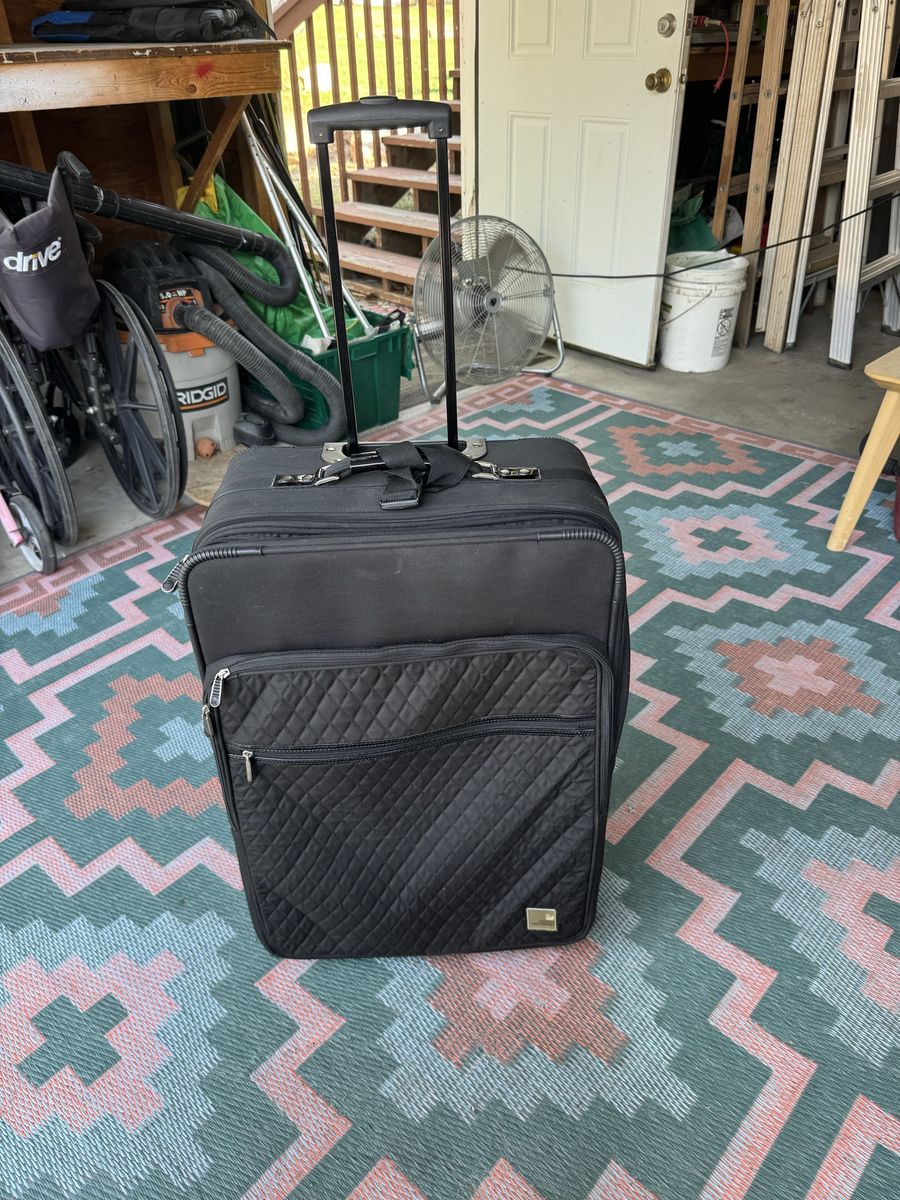 Gloria Vanderbilt Black Rolling Check-in Suitcase Luggage with Extendable Handle and Quilted Pockets