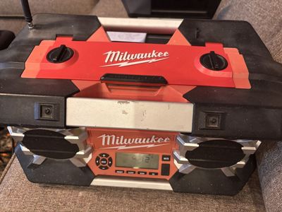 Milwaukee 2790-20 Jobsite Radio