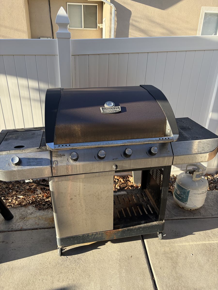 Charbroil commercial series BBQ Grill - 5 burner