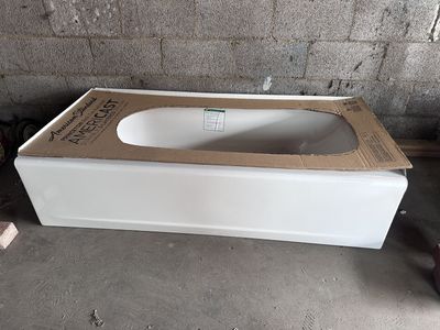 Brand New Americast Bathtub