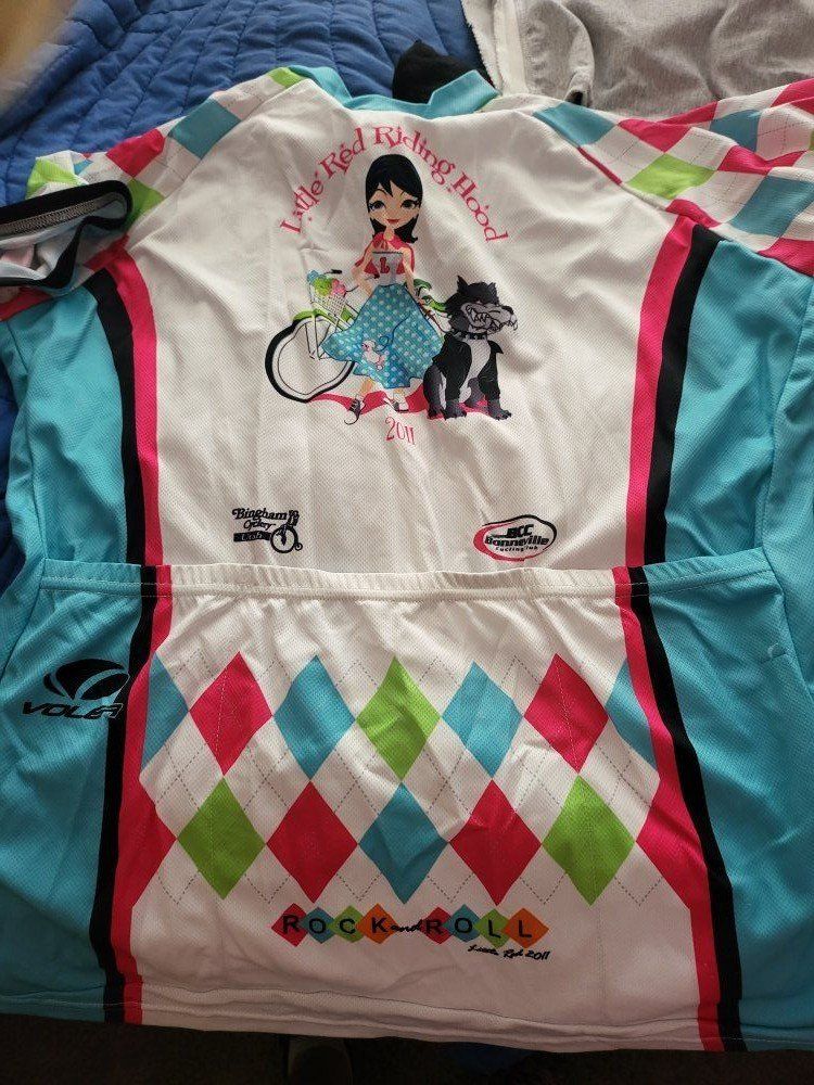 Women's cycling clothes