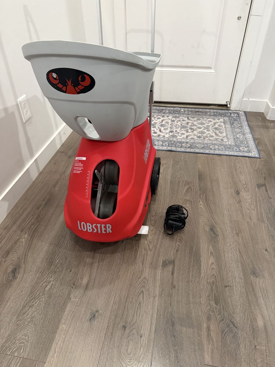 Lobster Elite1 Tennis Machine + QkCharger + Balls