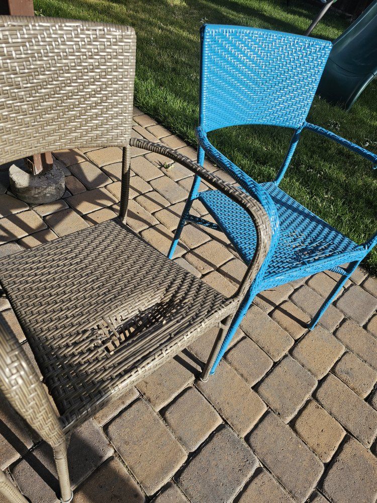 FREE Use for Scrap Metal or NEEDS REPAIR! Pier 1: Woven Wicker Patio Dining Chairs - Set of 6 (4 Dark Brown, 2 Blue) - NEEDS Rep