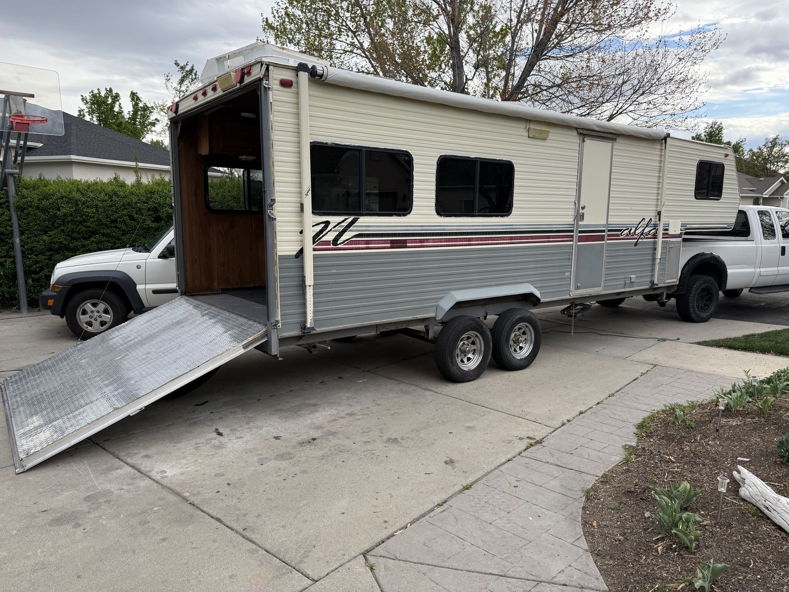 TOY HAULER gooseneck/5th wheel