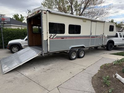 TOY HAULER gooseneck/5th wheel