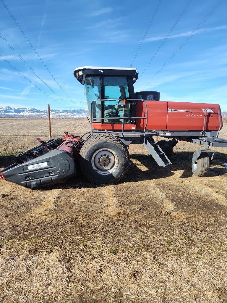 Massey Ferguson 9435 Swather