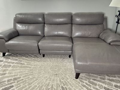 Like New! Leather Power Recliner with Chaise
