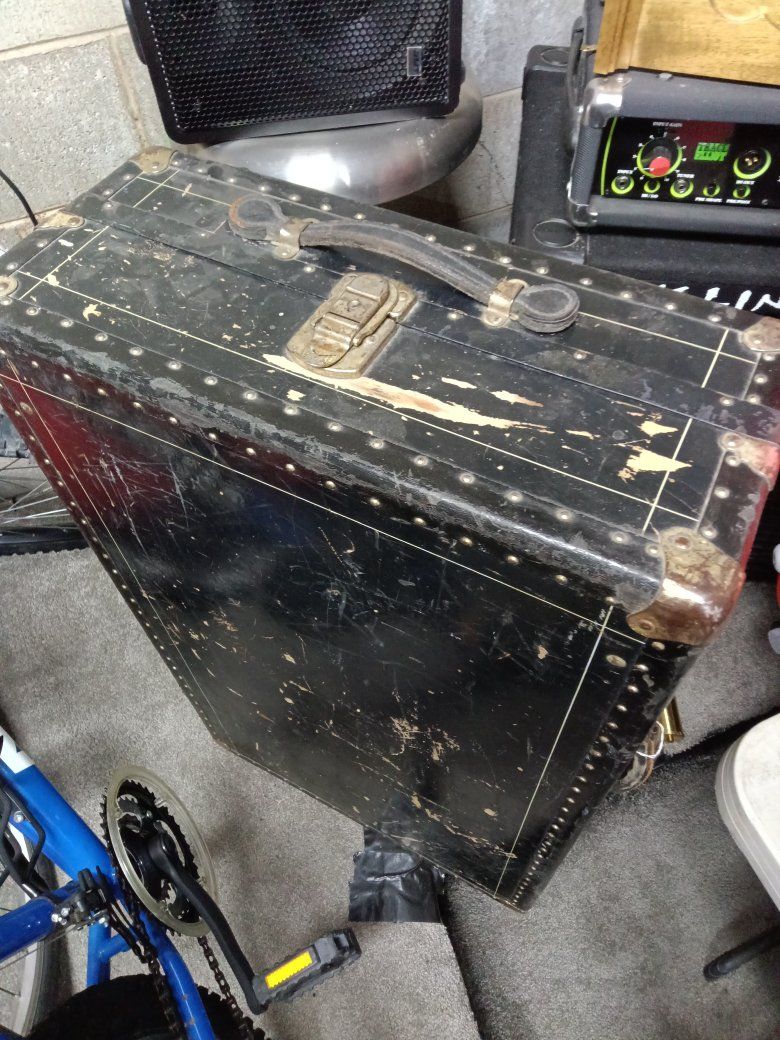 Very Cool Looking Old Collectable Cest!