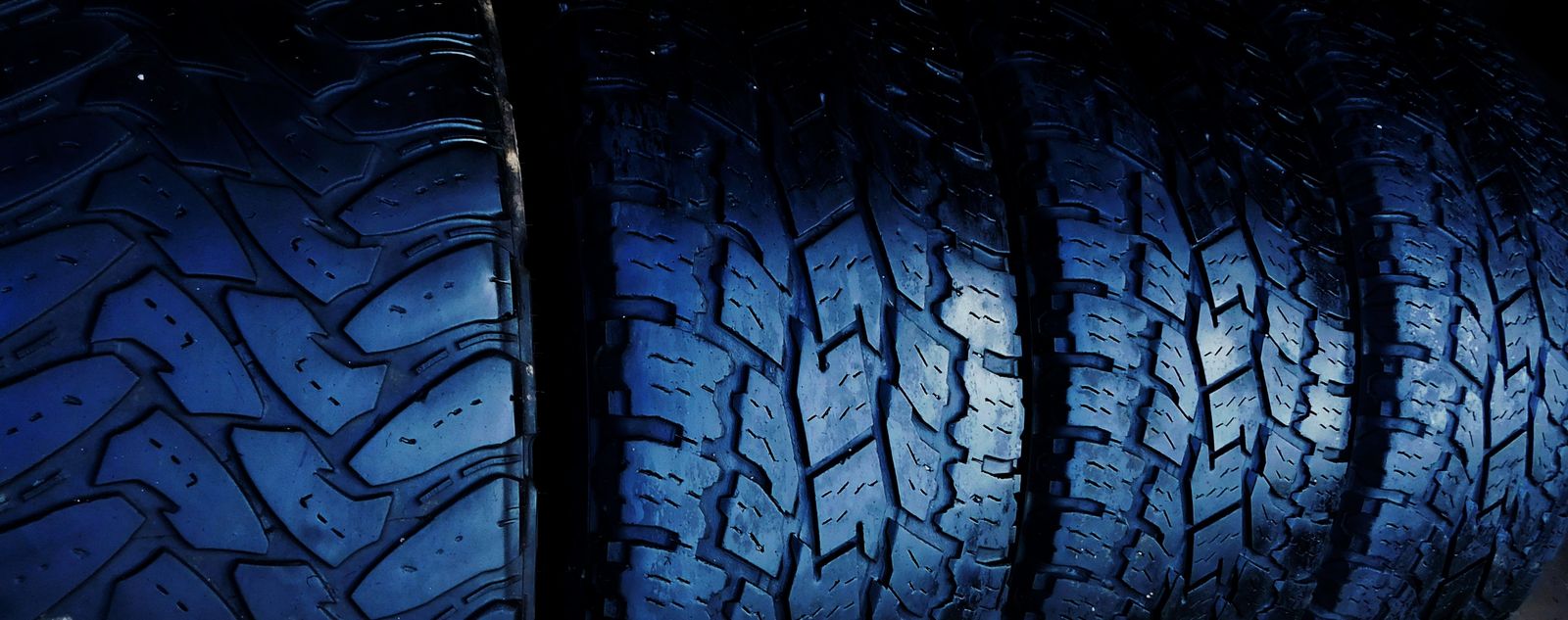 295 60R 20 Toyo