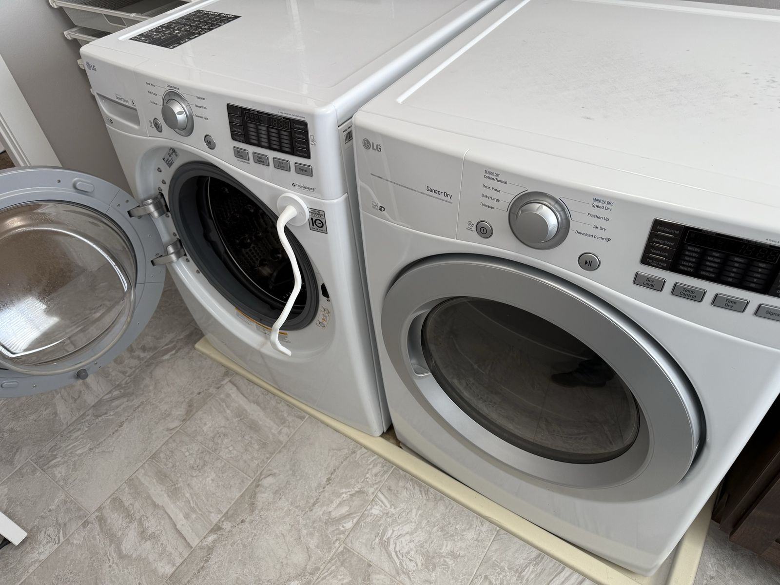 LG front load washer and dryer set electric