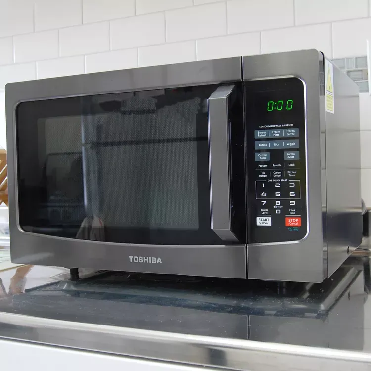 TOSHIBA 1000W Countertop Microwave Oven 1.2 Cu Ft, 12.4" Removable Turntable