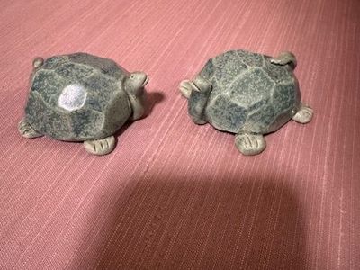 small decorative turtle figurines,