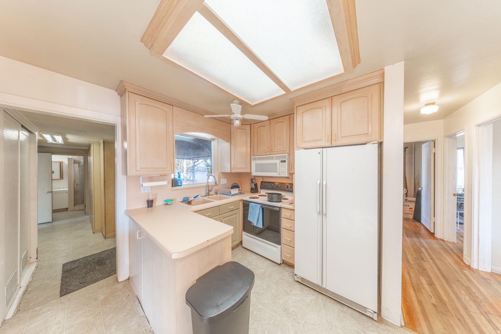 Kitchen Cabinets and Appliances