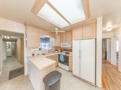 Kitchen Cabinets and Appliances