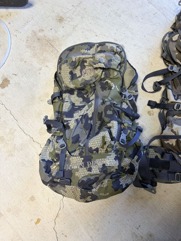 Kuiu Icon Pro 3200 and 7200 Hunting Pack