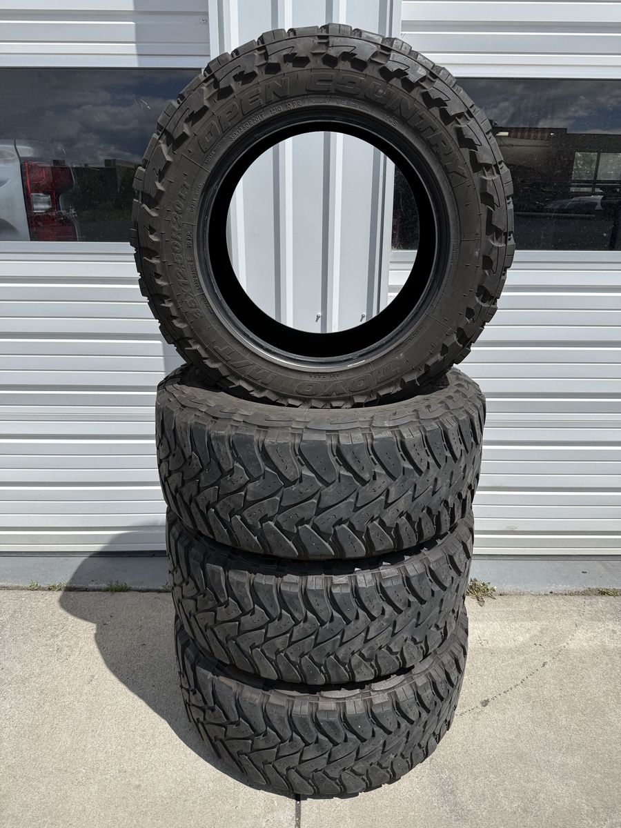 35x12.50R20 Toyo Open Country M/T