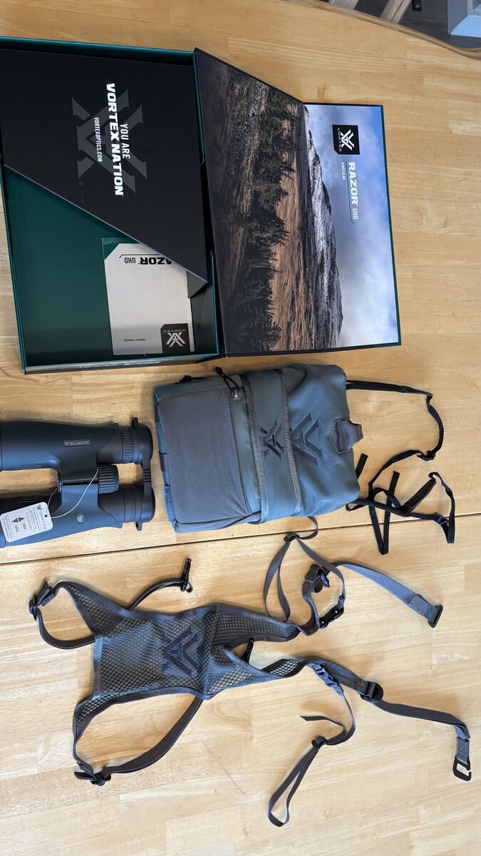 Vortex 10x42 Razor UHD binos And Case
