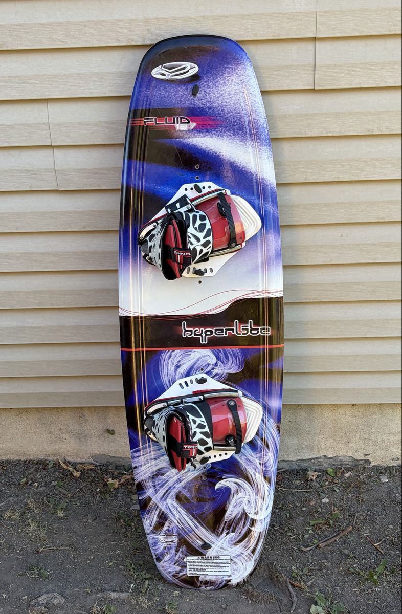 Hyperlite 137cm Wakeboard w/ Bindings