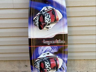 Hyperlite 137cm Wakeboard w/ Bindings