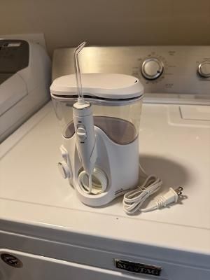 Water Flosser / Oral Irrigator – Works Great