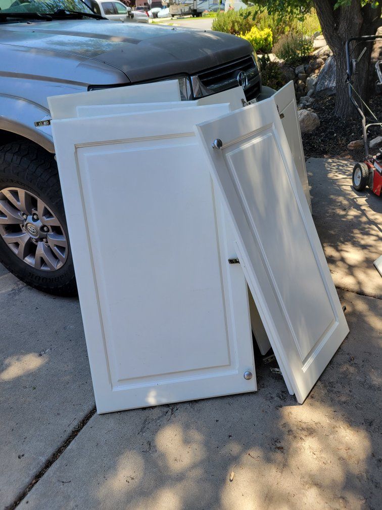 White Kitchen Cabinet Doors/drawers - Used Shaker Style Panels with Knobs & Hinges