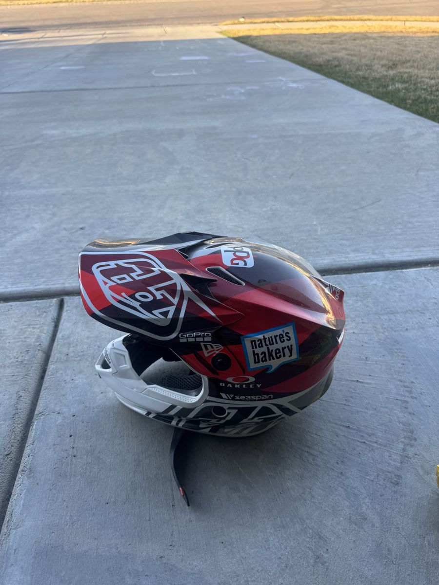 Like New Troy Lee Designs Helmet