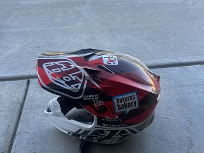 Like New Troy Lee Designs Helmet