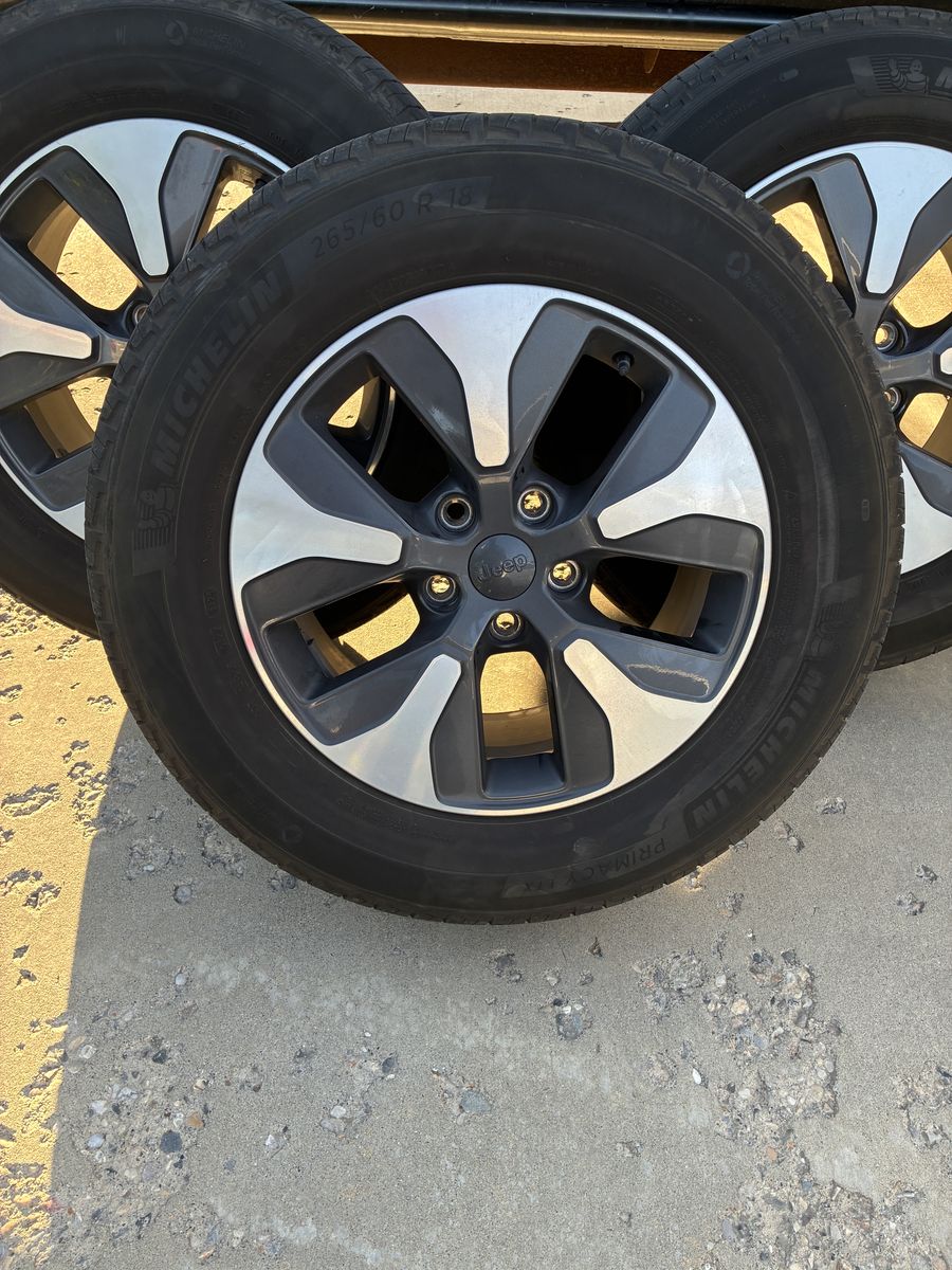 Jeep Take-offs  265/60 R18