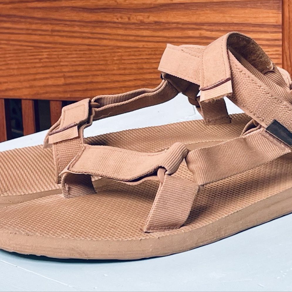 Like New Men’s Teva Sandals size 11