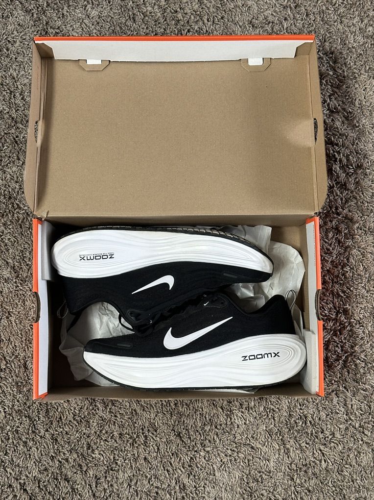 NIKE VOMERO PLUS Size 10.5 Mens