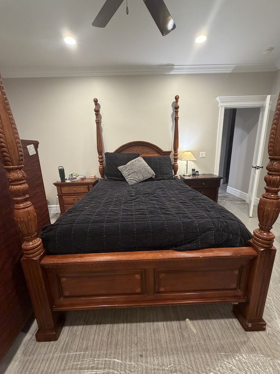 4 poster decorative queen size wood bed