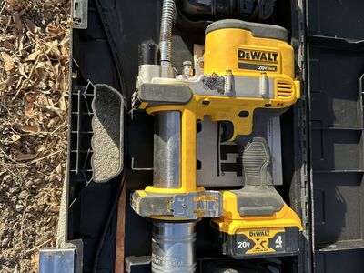 Dewalt Grease Gun With Battery And Charger